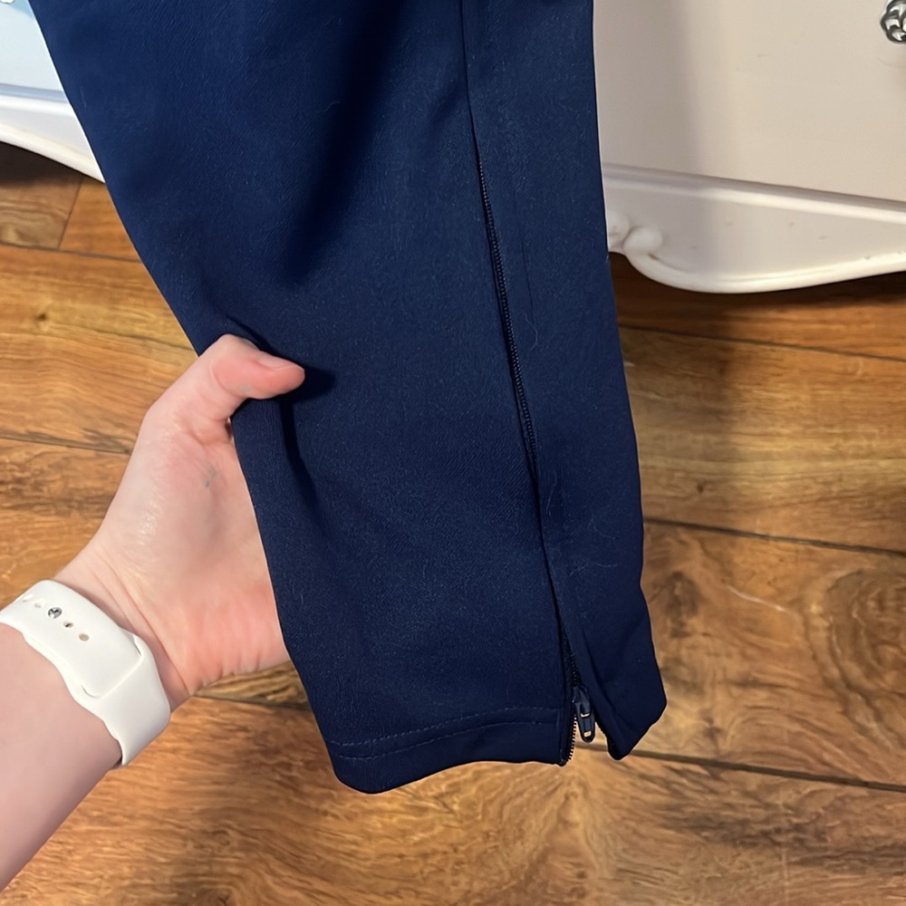 Sweats! - Picture 4 of 5